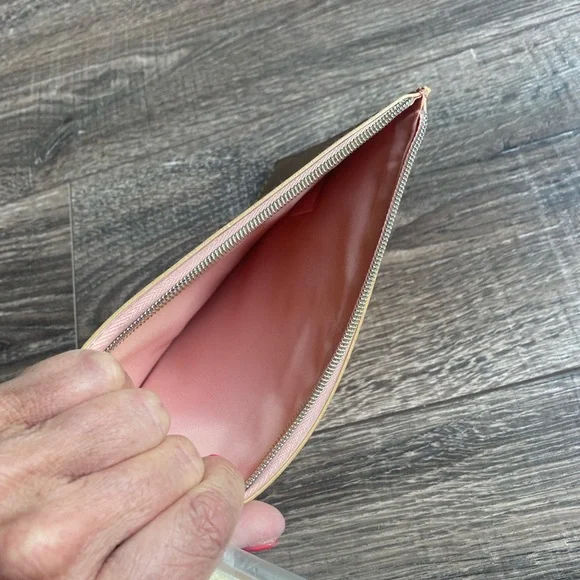 Michael Kors ombré clutch with metal tassel NWT - Picture 6 of 9